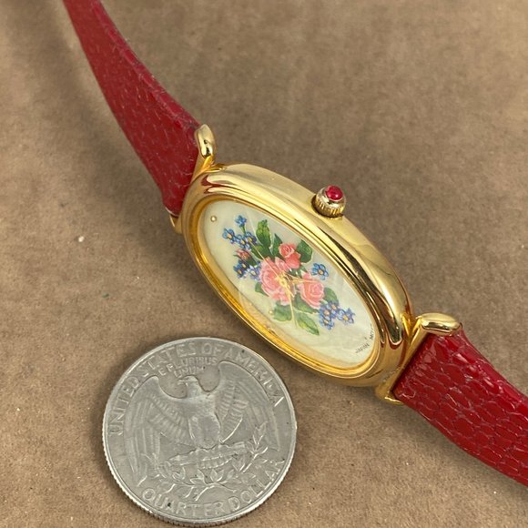 Vintage Flowers on Valentines by Avon Gold Tone Watch with a Rose Bouquet - Picture 4 of 9